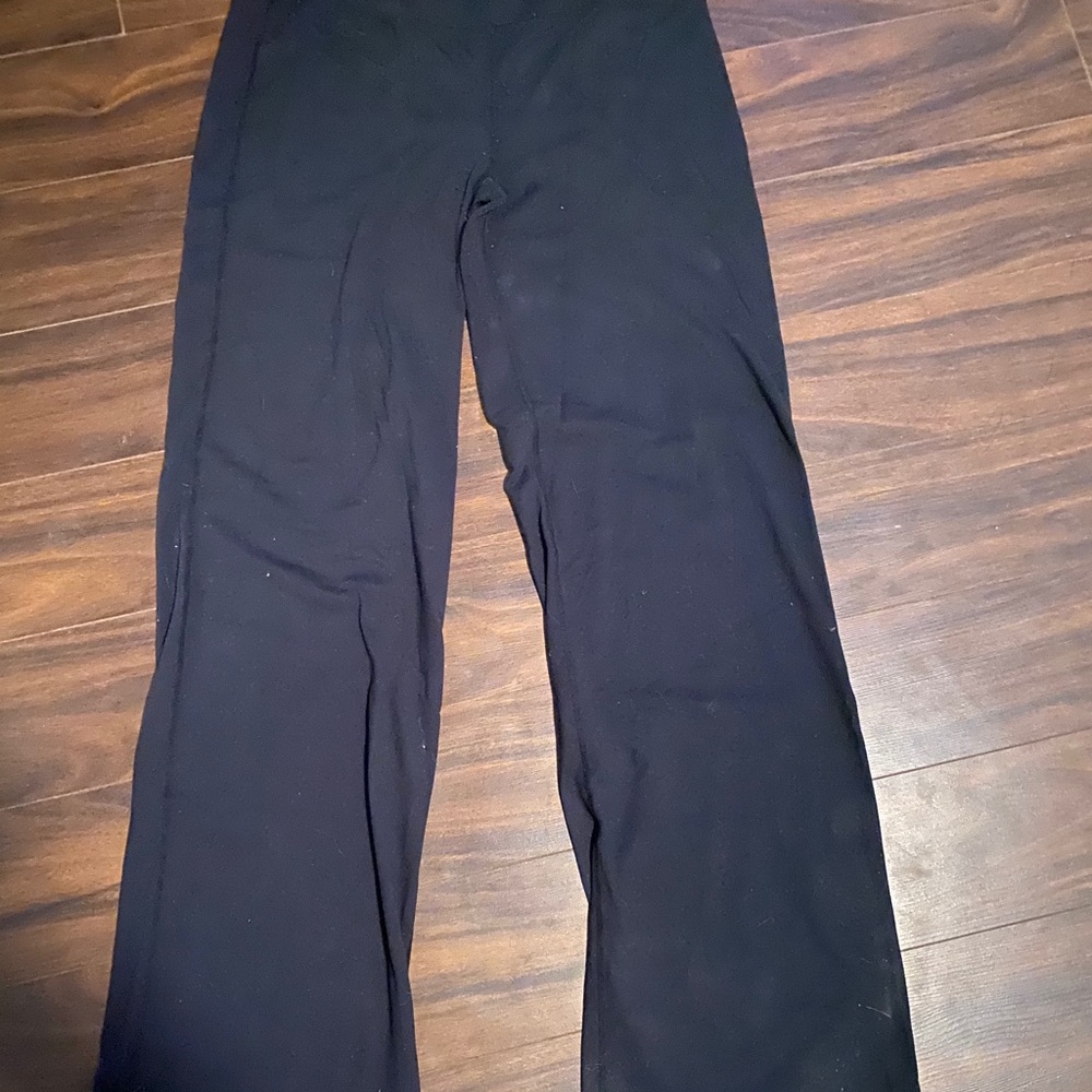 Lululemon size 6 draw string flare pant.